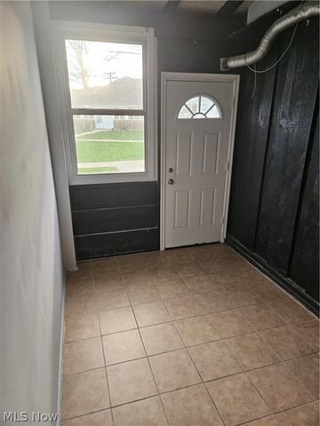 25600 Country Club Boulevard 12, North Olmsted, OH 44070