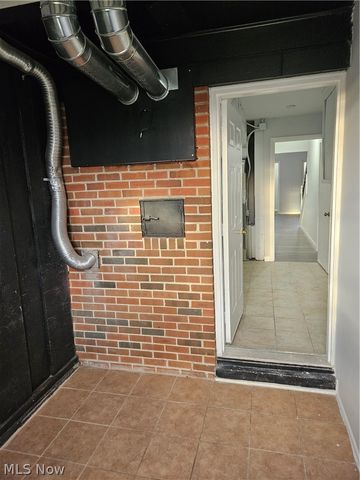 25600 Country Club Boulevard 12, North Olmsted, OH 44070