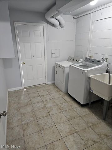 25600 Country Club Boulevard 12, North Olmsted, OH 44070