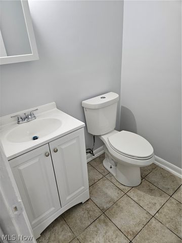 25600 Country Club Boulevard 12, North Olmsted, OH 44070