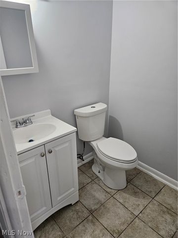 25600 Country Club Boulevard 12, North Olmsted, OH 44070