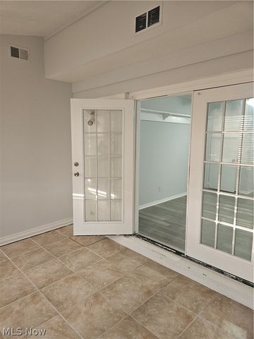 25600 Country Club Boulevard 12, North Olmsted, OH 44070