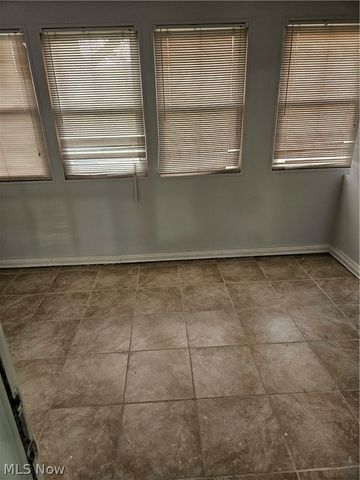 25600 Country Club Boulevard 12, North Olmsted, OH 44070