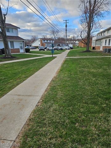 25600 Country Club Boulevard 12, North Olmsted, OH 44070