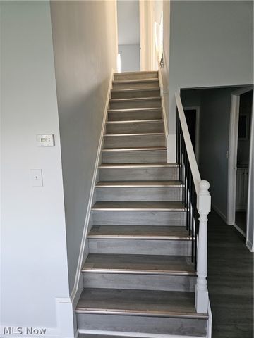 25600 Country Club Boulevard 12, North Olmsted, OH 44070