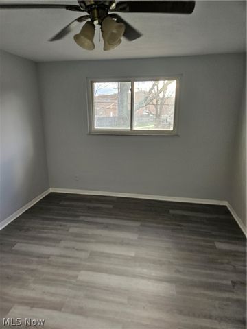 25600 Country Club Boulevard 12, North Olmsted, OH 44070