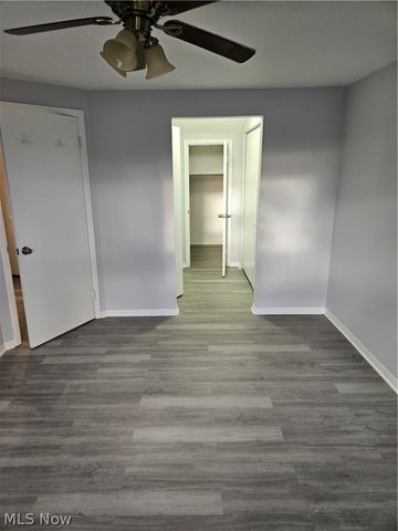 25600 Country Club Boulevard 12, North Olmsted, OH 44070