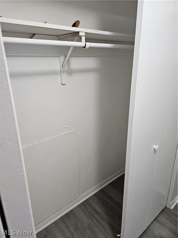 25600 Country Club Boulevard 12, North Olmsted, OH 44070