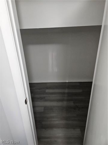 25600 Country Club Boulevard 12, North Olmsted, OH 44070