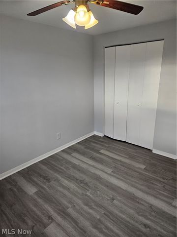 25600 Country Club Boulevard 12, North Olmsted, OH 44070