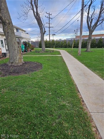 25600 Country Club Boulevard 12, North Olmsted, OH 44070