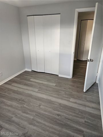 25600 Country Club Boulevard 12, North Olmsted, OH 44070