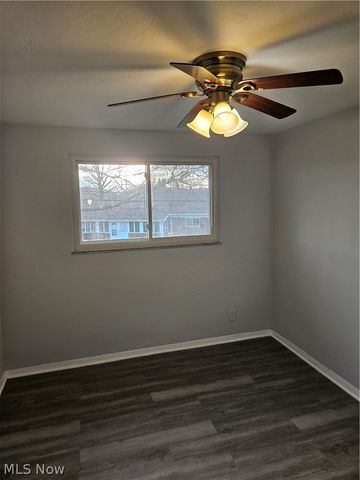 25600 Country Club Boulevard 12, North Olmsted, OH 44070