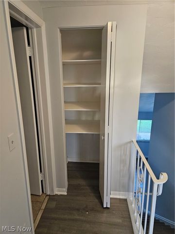 25600 Country Club Boulevard 12, North Olmsted, OH 44070