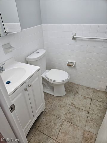 25600 Country Club Boulevard 12, North Olmsted, OH 44070