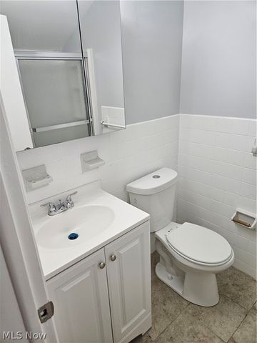 25600 Country Club Boulevard 12, North Olmsted, OH 44070