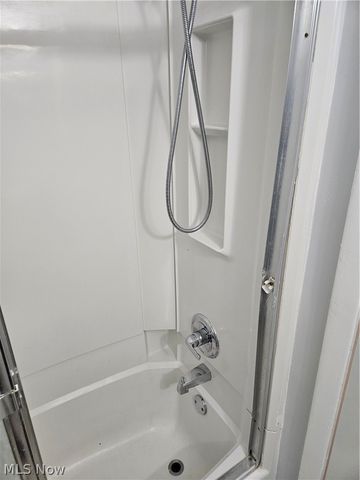 25600 Country Club Boulevard 12, North Olmsted, OH 44070