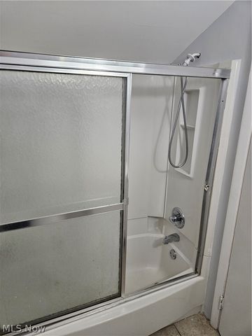 25600 Country Club Boulevard 12, North Olmsted, OH 44070