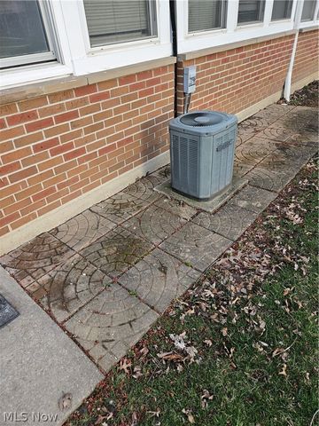 25600 Country Club Boulevard 12, North Olmsted, OH 44070