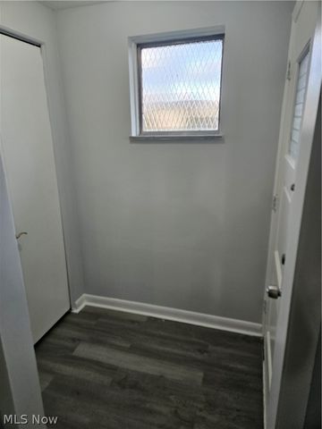 25600 Country Club Boulevard 12, North Olmsted, OH 44070