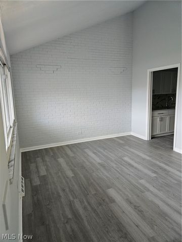 25600 Country Club Boulevard 12, North Olmsted, OH 44070