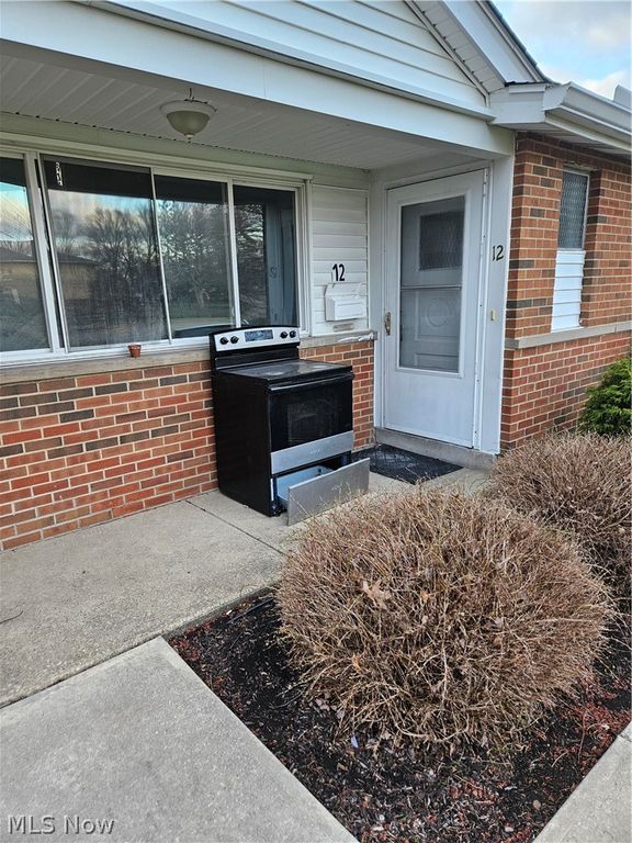 25600 Country Club Boulevard 12, North Olmsted, OH 44070