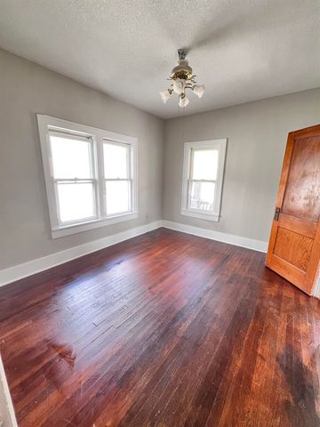 1915 S TOPEKA AVENUE, Wichita, KS 67211