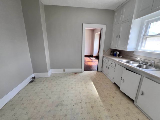 1915 S TOPEKA AVENUE, Wichita, KS 67211