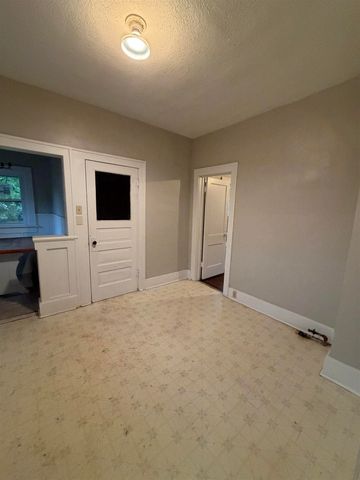 1915 S TOPEKA AVENUE, Wichita, KS 67211