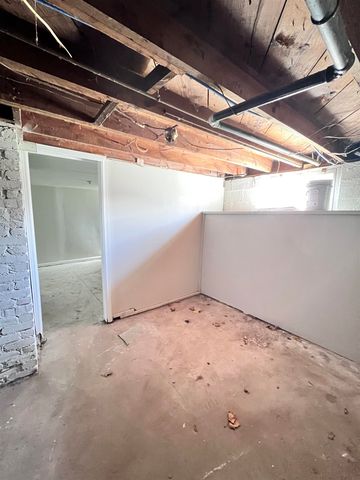 1915 S TOPEKA AVENUE, Wichita, KS 67211