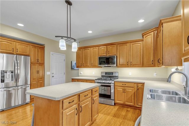 1543 Manfrass Drive, Streetsboro, OH 44241