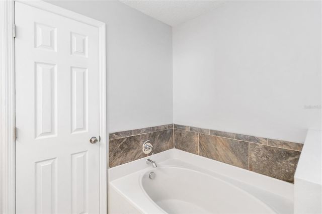 2225 SANDRIDGE CIRCLE, Eustis, FL 32726