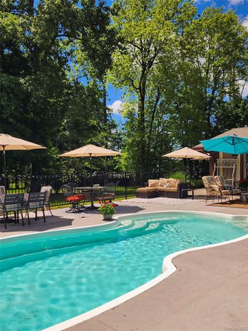 22 Country Club Road, Hopewell Junction, NY 12533