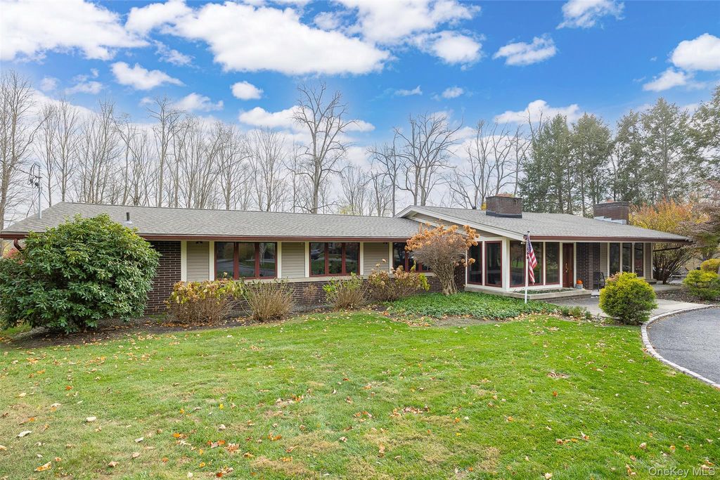 22 Country Club Road, Hopewell Junction, NY 12533