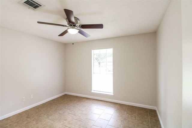 1611 Pecan Hollow Street, Pearland, TX 77581