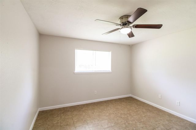 1611 Pecan Hollow Street, Pearland, TX 77581