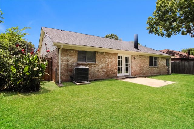 1611 Pecan Hollow Street, Pearland, TX 77581