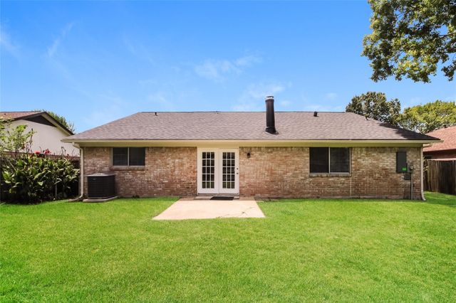 1611 Pecan Hollow Street, Pearland, TX 77581