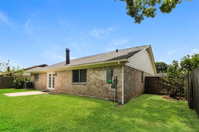 1611 Pecan Hollow Street, Pearland, TX 77581