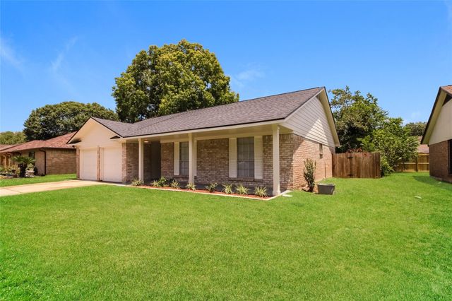 1611 Pecan Hollow Street, Pearland, TX 77581