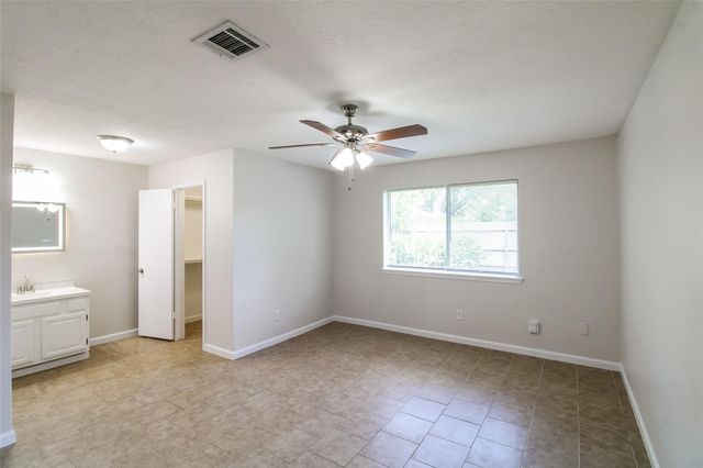 1611 Pecan Hollow Street, Pearland, TX 77581