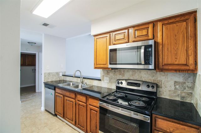 1611 Pecan Hollow Street, Pearland, TX 77581