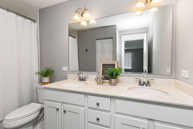 4275 Fiona Lane, Lisle, IL 60532