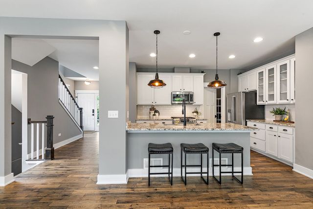 4275 Fiona Lane, Lisle, IL 60532