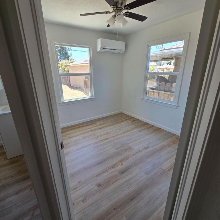 Image 10 of property listing at 322 E Kearney Boulevard, Fresno, CA 93706