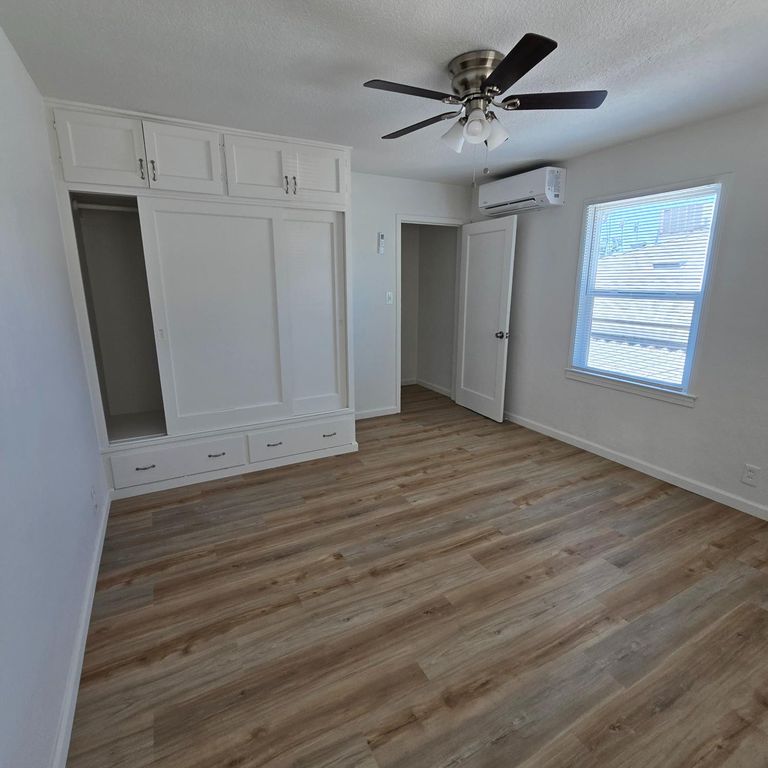 Image 12 of property listing at 322 E Kearney Boulevard, Fresno, CA 93706