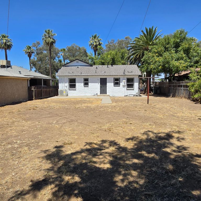 Image 17 of property listing at 322 E Kearney Boulevard, Fresno, CA 93706