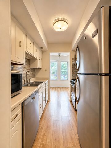 2208 Country Club Drive 26, Woodridge, IL 60517