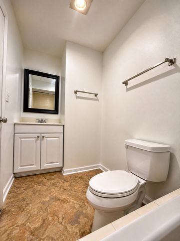 2208 Country Club Drive 26, Woodridge, IL 60517