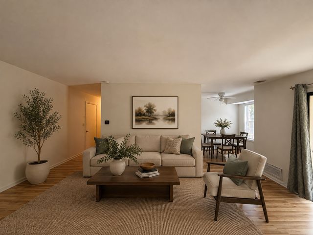 2208 Country Club Drive 26, Woodridge, IL 60517